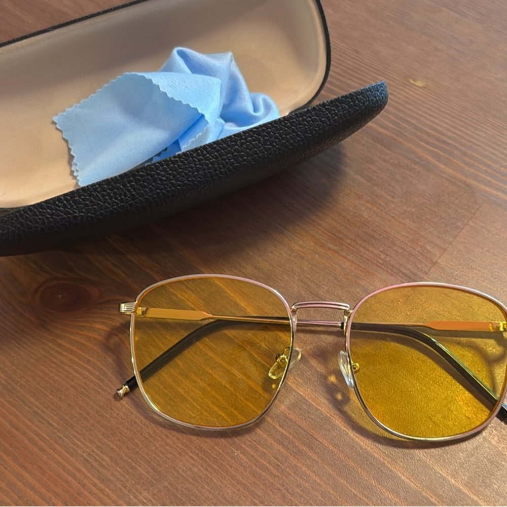 Stylish Gold Sunglasses with Case